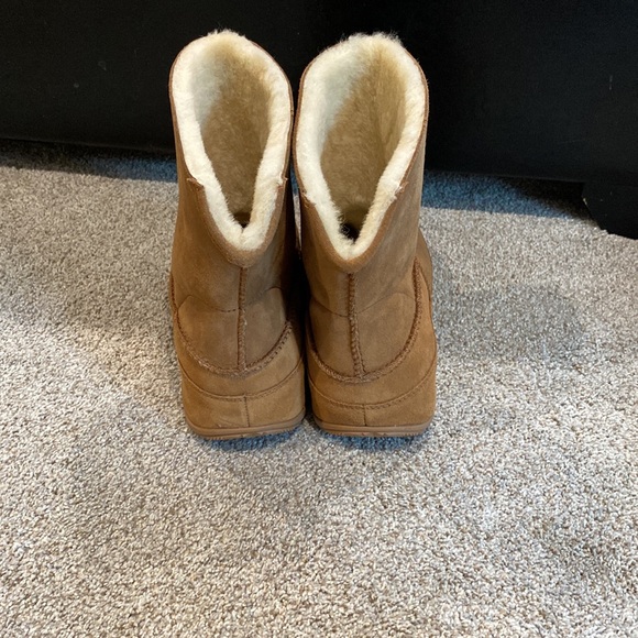 Fitflop Mukluk boots. Size 8 women. - Picture 4 of 7